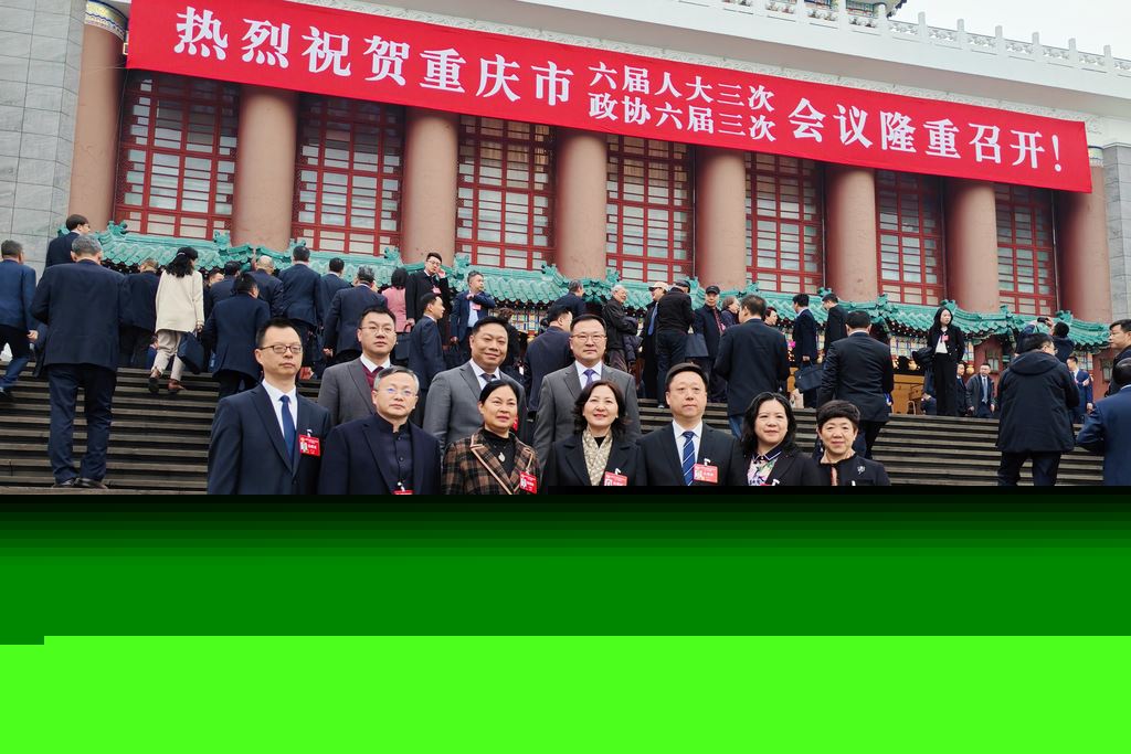 在津市政协委员肩负重托赴盛会