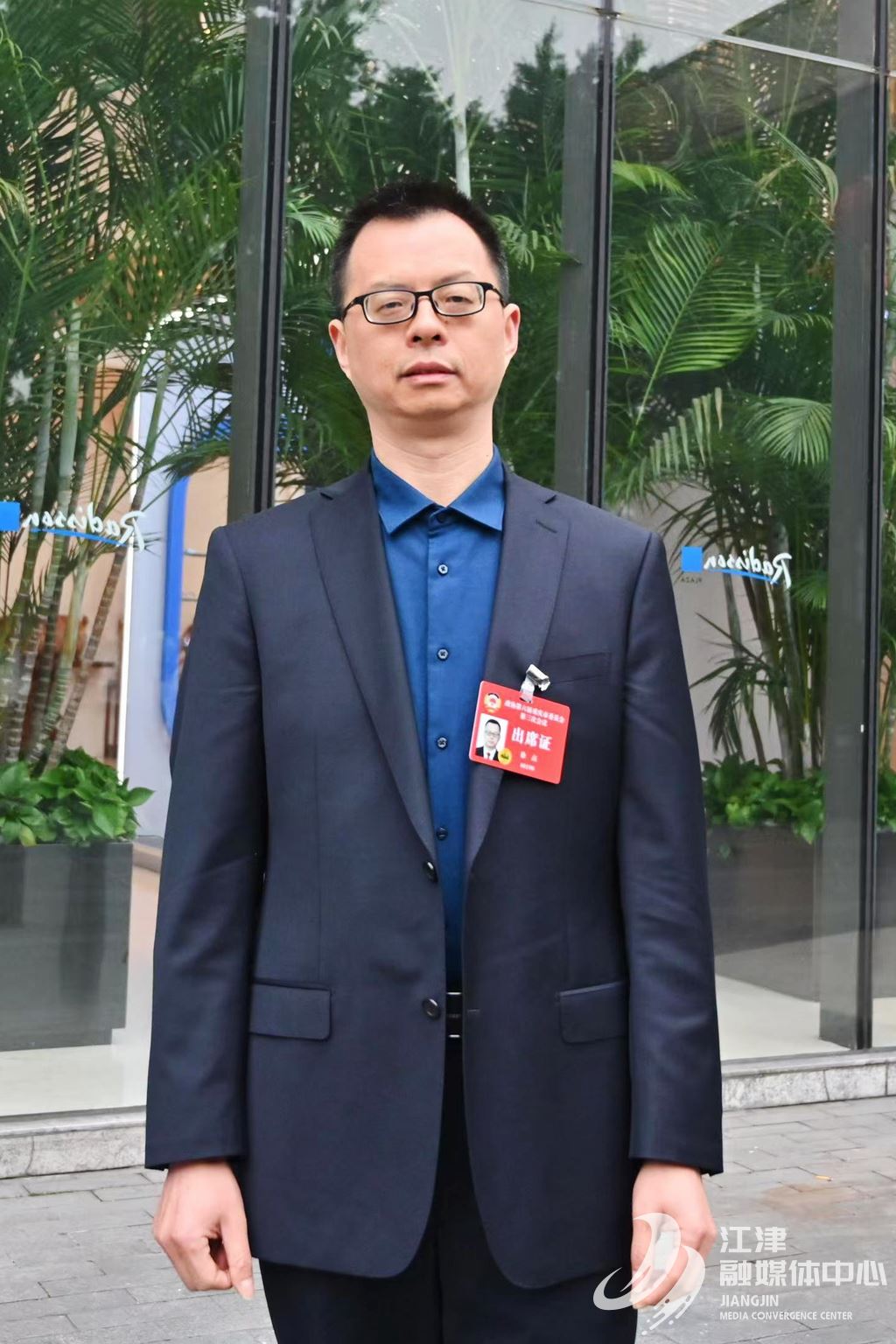 市政协委员徐高建议：  推广“改路适机”山地户作机械化