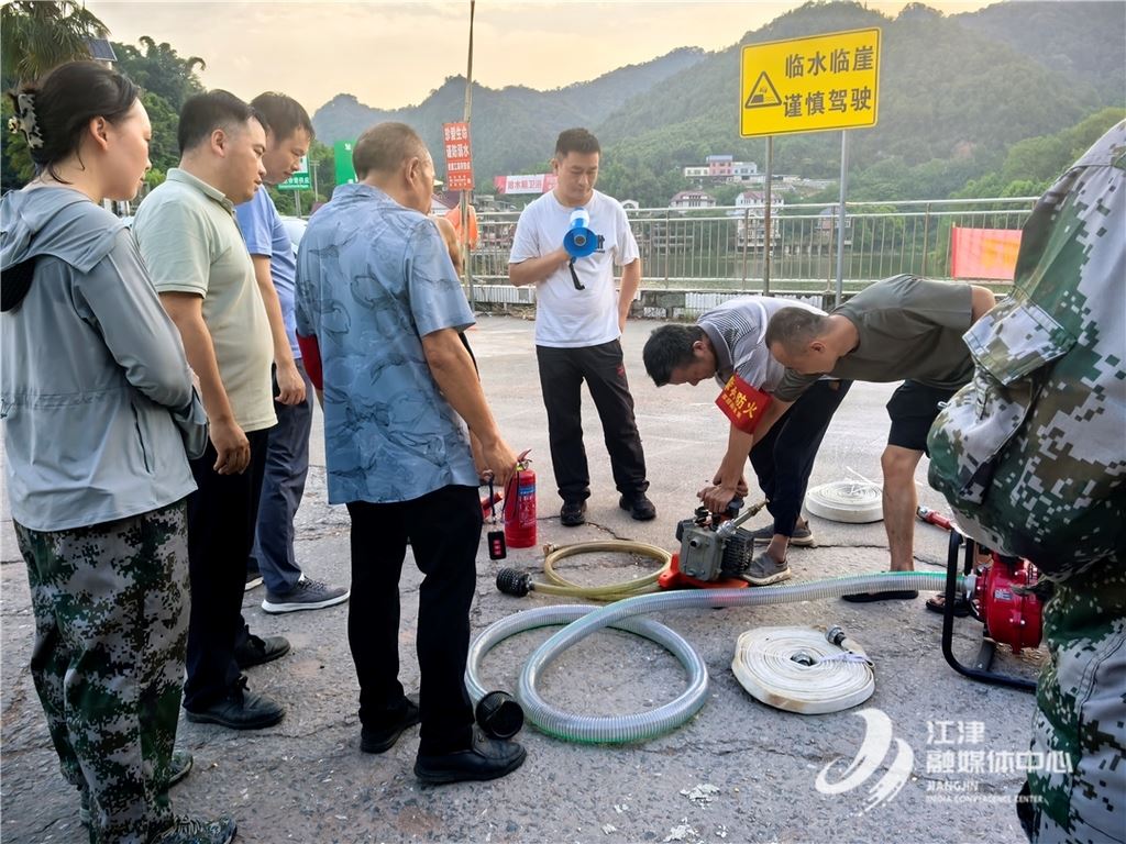 烈日下的守护者群像