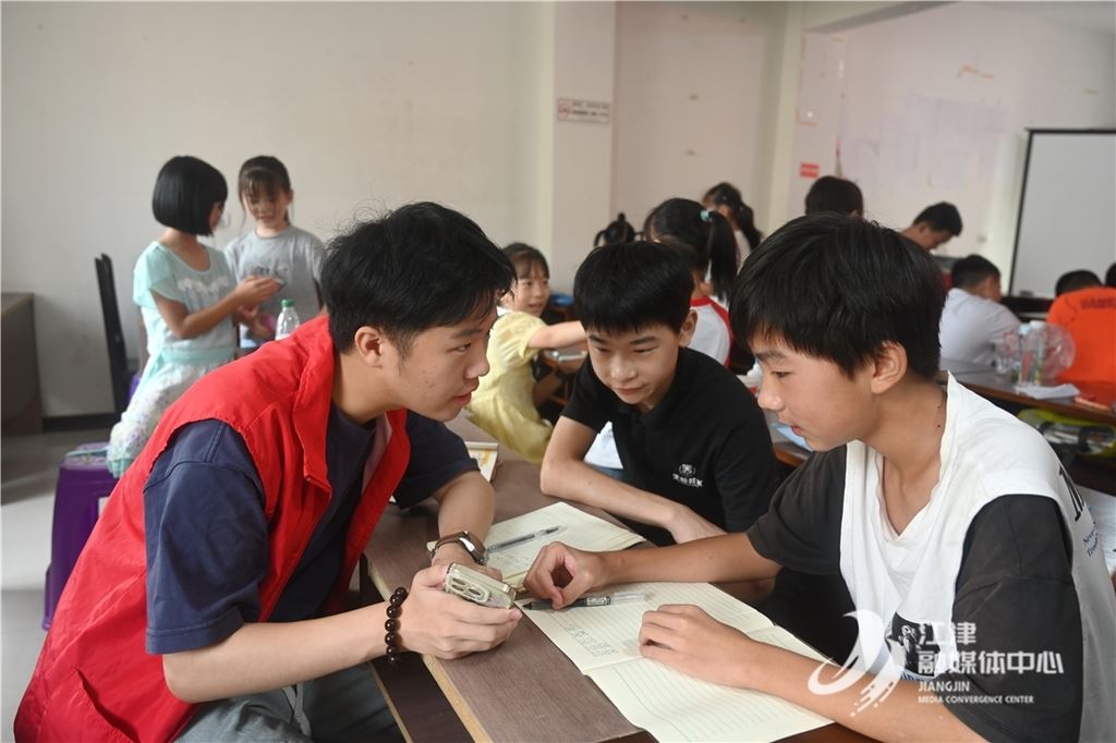 教育如何翻越群山?——“厚生书屋”点亮山区孩子的求知道路