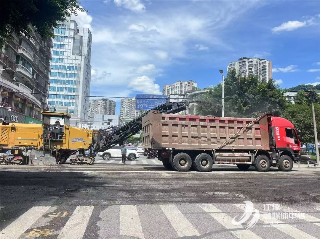 区城市管理局:暑期集中施工整治校园周边道路获市民点赞