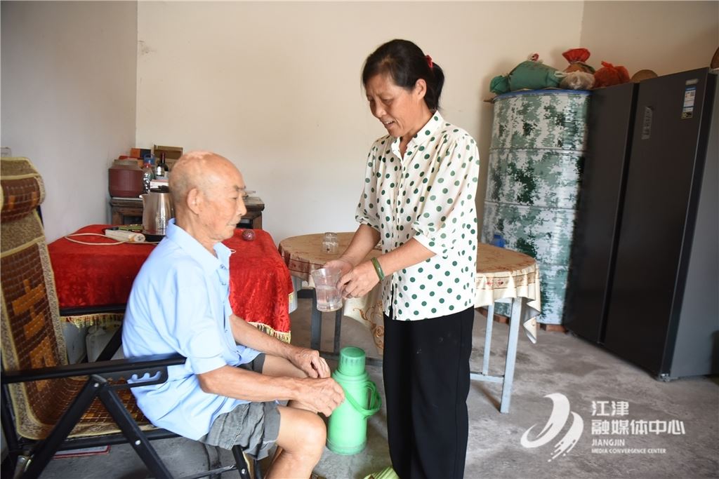 不是亲女胜亲女  ——石门镇李家村妇女蒲从利的孝老爱亲答卷  