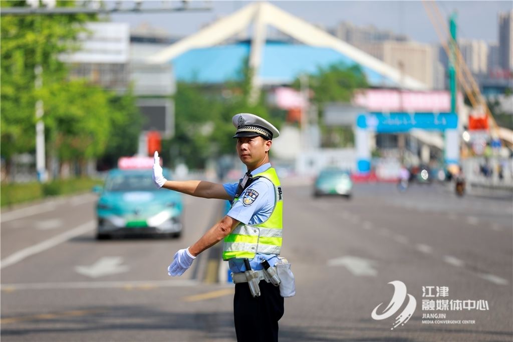 高温下坚守  交巡警用汗水书写平安答卷