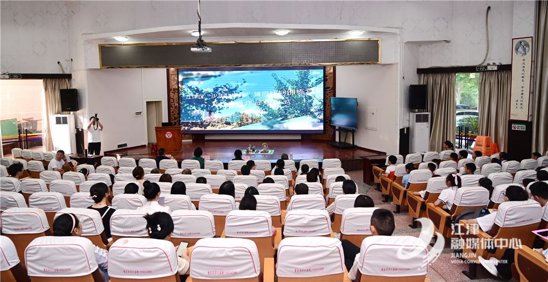 江津区“少年科学院”雏鹰计划训练营阶段学习成果汇报展示活动举行