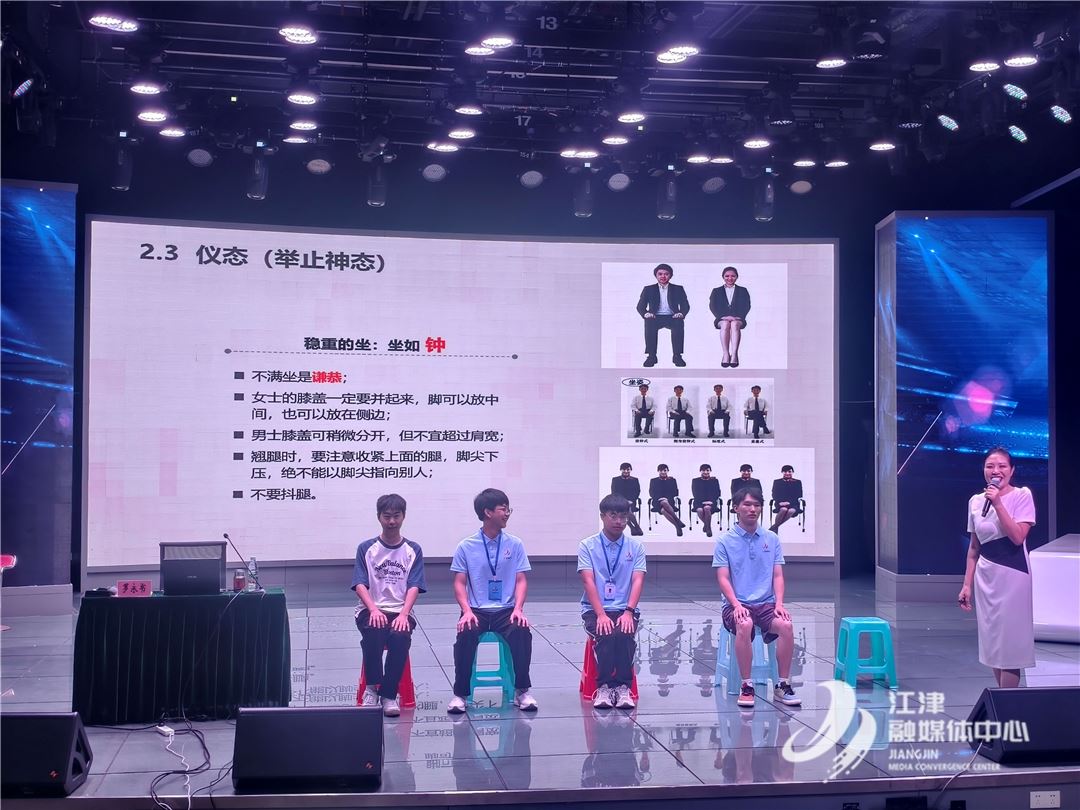 礼行天下仪绽芳华  2025年暑期新闻采编实战营礼仪课程开课