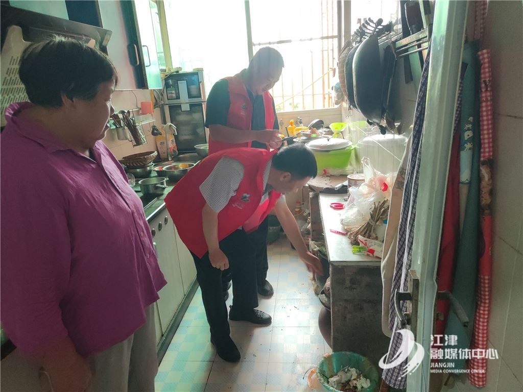 石门镇机关党支部开展防蚊抗疫行动 筑牢群众健康防线