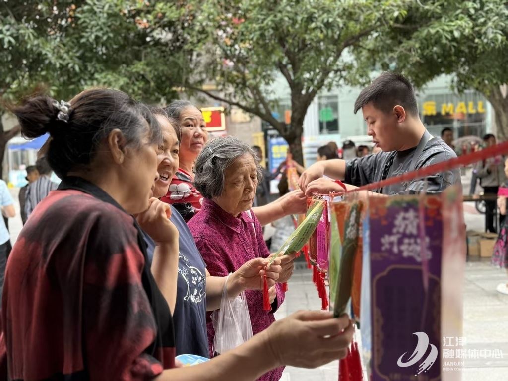 几江街道:双节同庆邻里欢 民俗游园话团圆