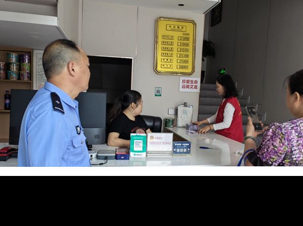 先锋镇开展国庆中秋节前宾馆酒店艾滋病防治联合执法宣传