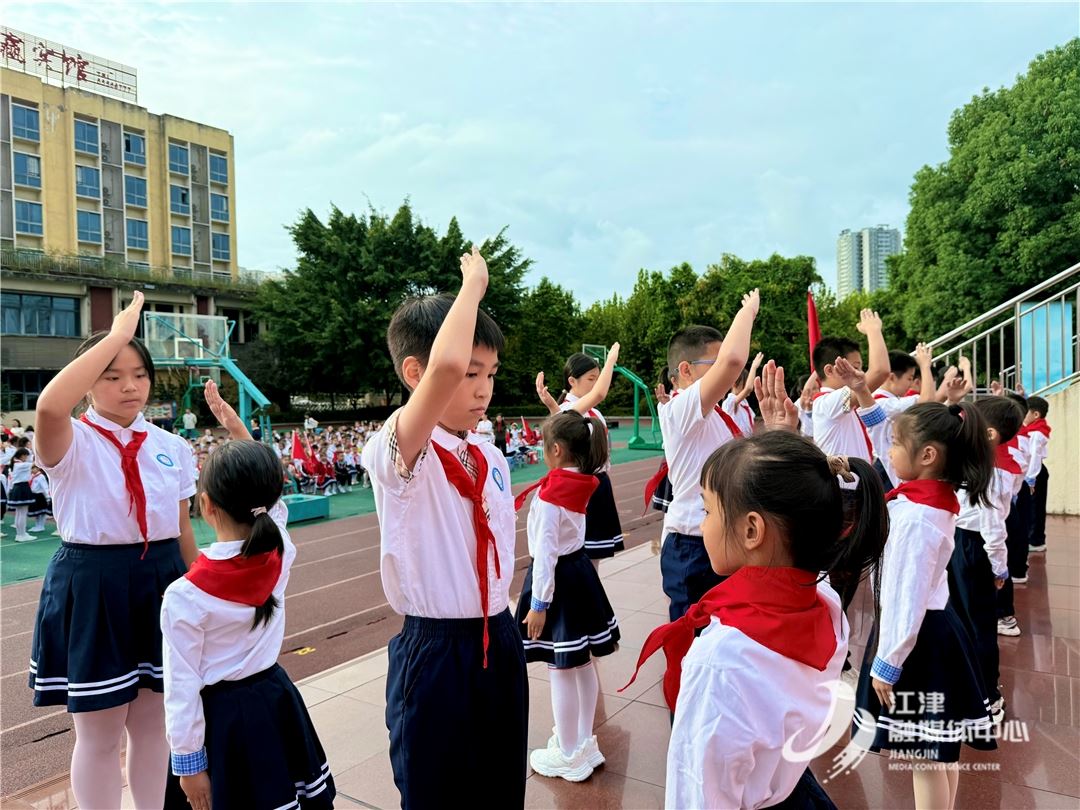 东城小学校开展建队日主题活动   传承红色基因育时代少年