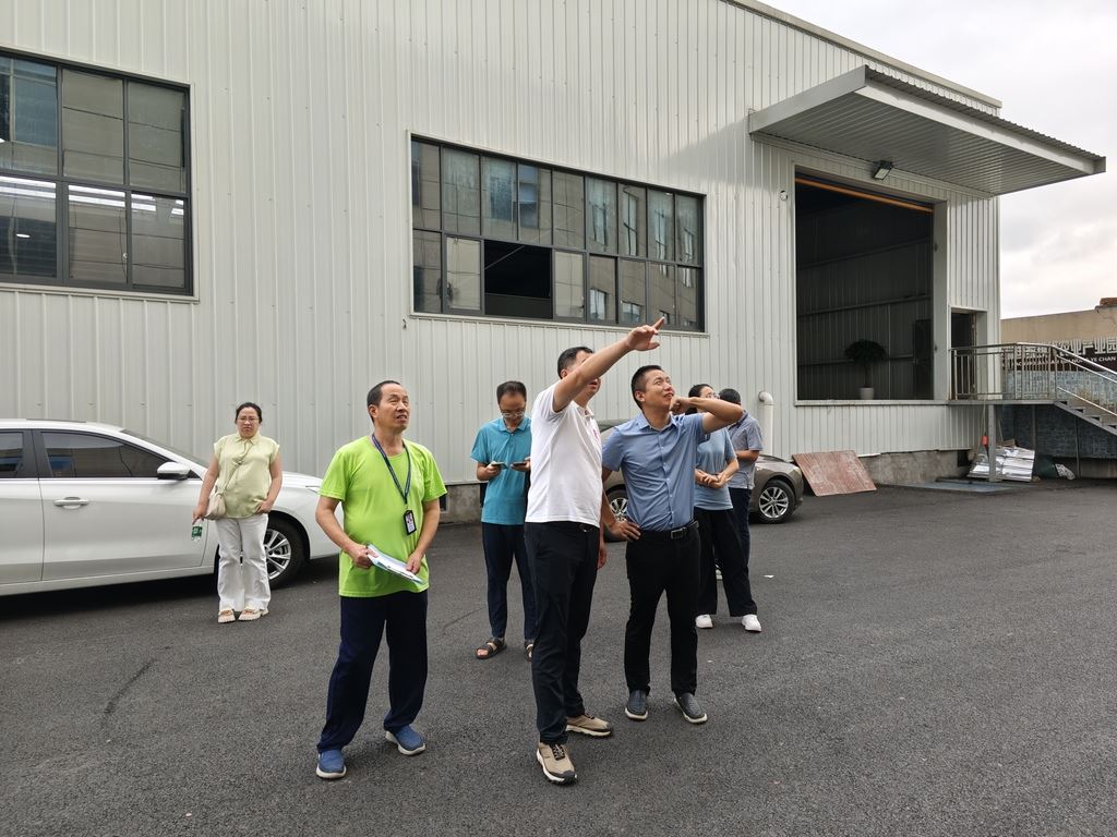 李市镇：“双节”将至保安全 政企同心筑防线