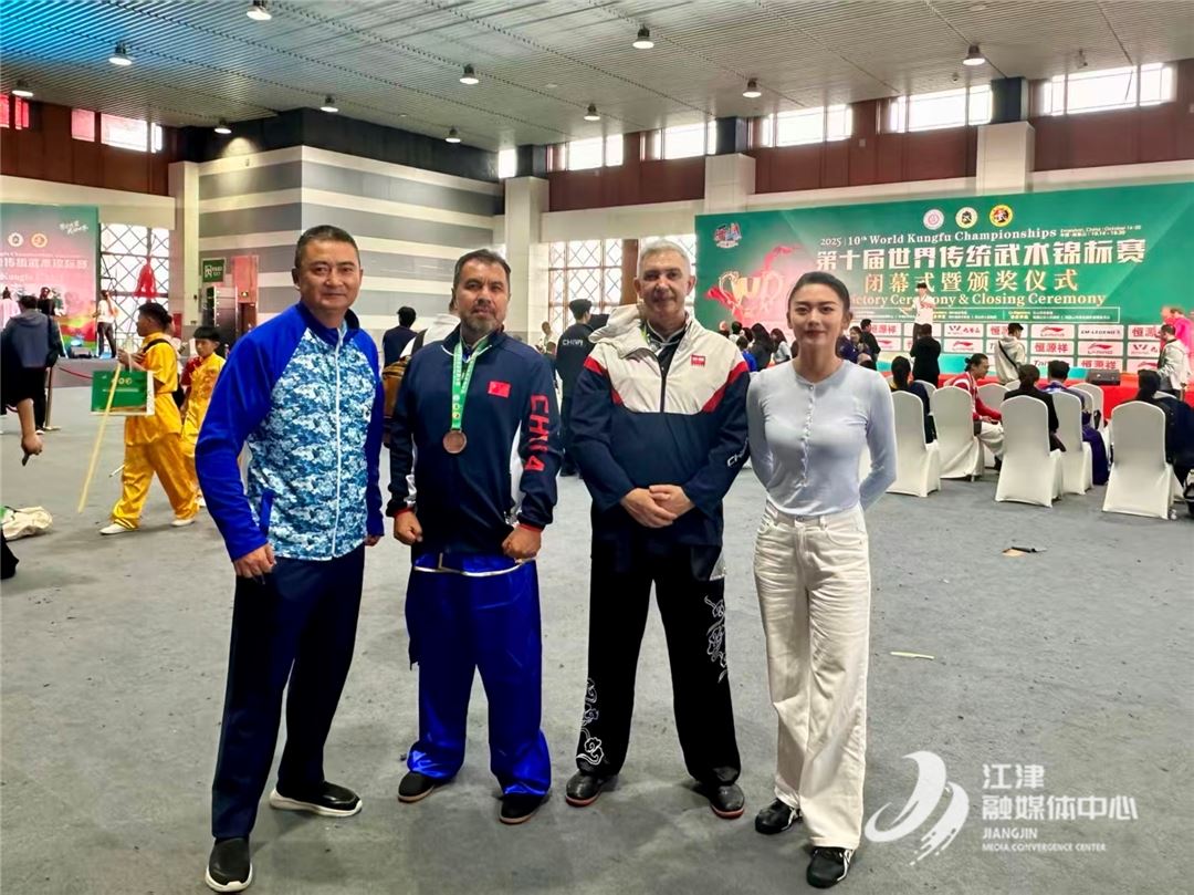 江津父女征战第十届世界传统武术锦标赛 斩获3金1银