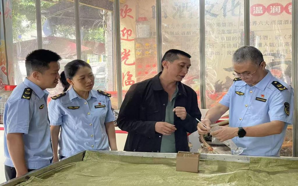 江津区市场监管局赴石蟆镇开展节前食品安全检查