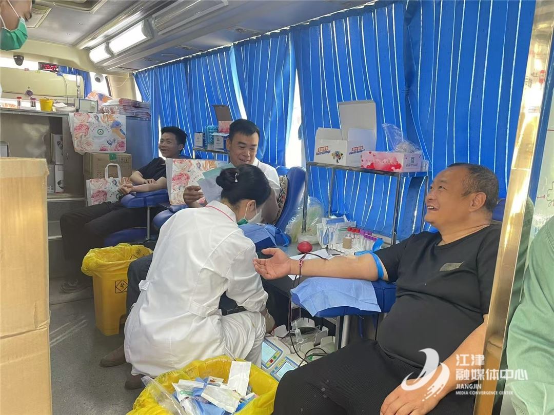 吴滩镇:代表挽袖献热血,温暖奔流遍乡间