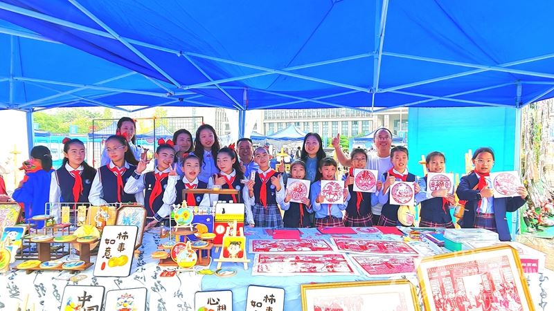 菜市街小学：纸韵传情促融合 双城育见新未来