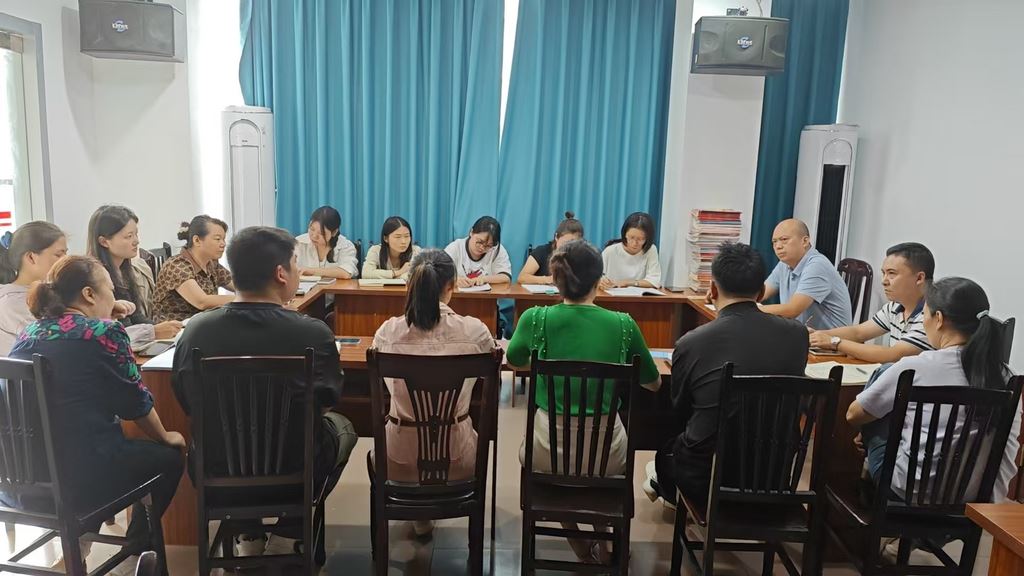 油溪镇明月社区：全面排查隐患，护航平安双节