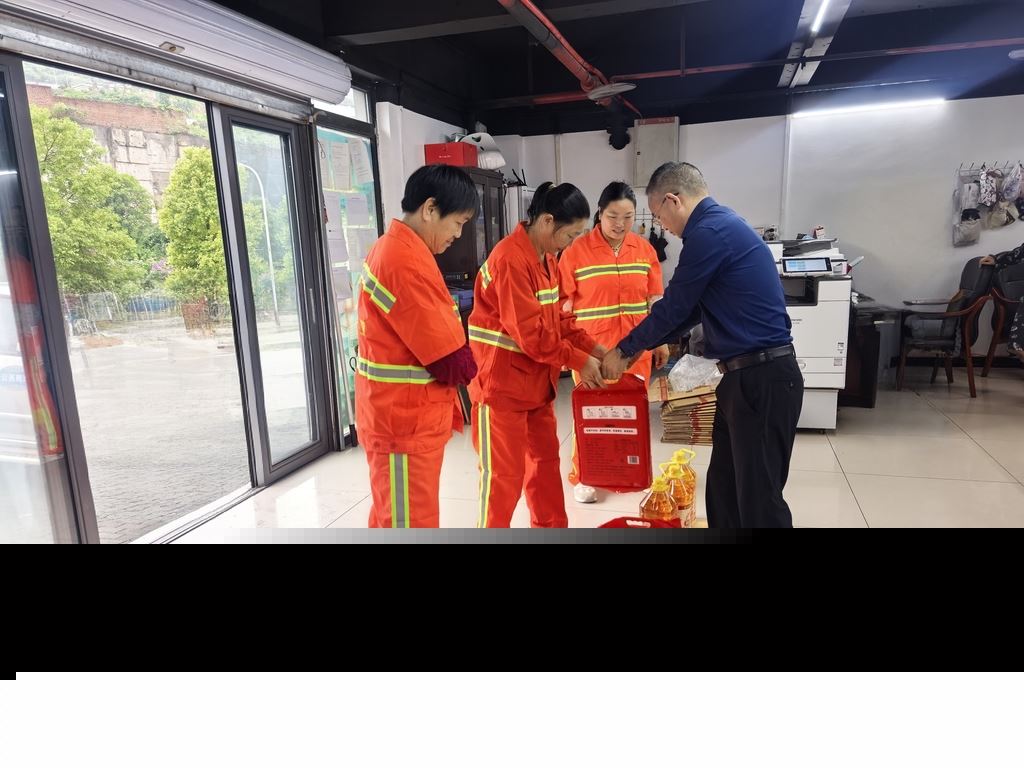 中秋慰问暖人心  真情实意致敬2196名一线工人