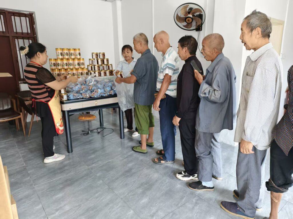 李市镇：月满中秋送温情 爱心慰问暖人心