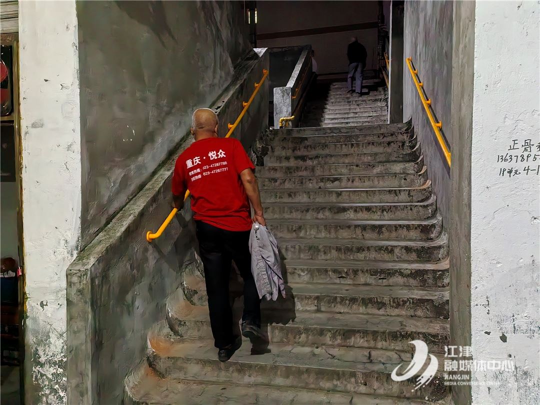 “小扶手”托起“大民生”,双福街道暖心老年人出行安全