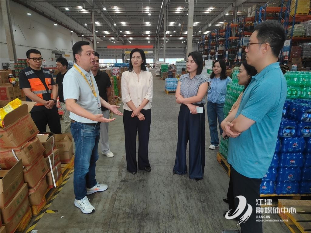 区领导调研电商新就业群体