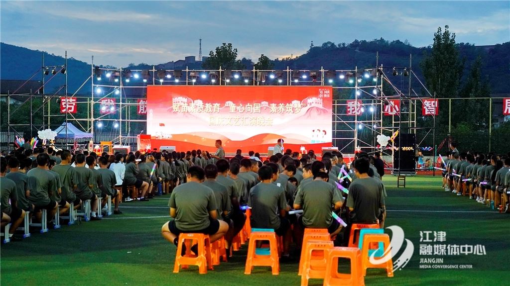 赋苗教育举行“童心向国·素养筑梦”国庆文艺汇演