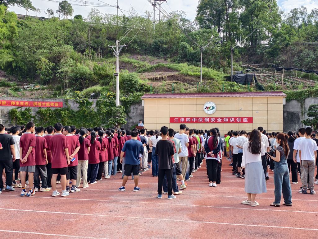 贾嗣镇：法制宣传进校园 护航青春助成长