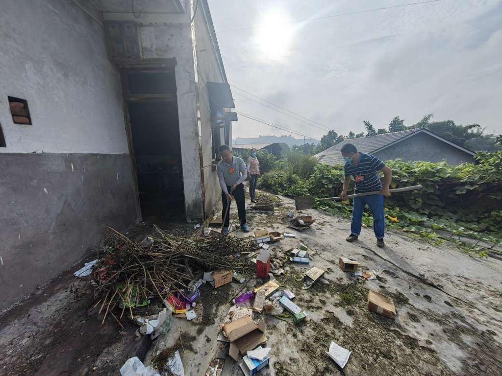 油溪镇人大：温情“敲门”、安全“守门”、精神“传薪”迎双节