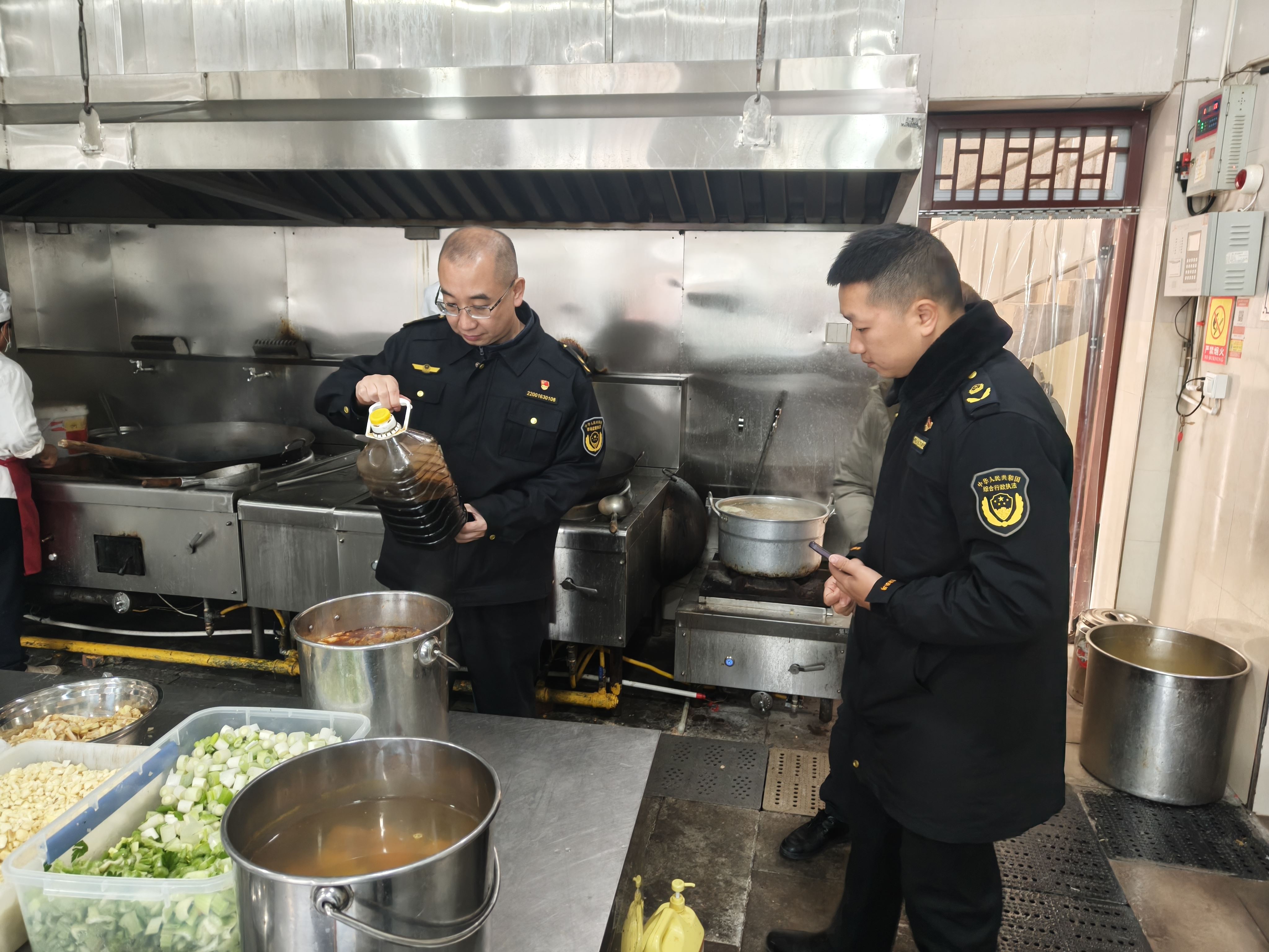 李市镇开展集中用餐单位专项整治 筑牢群众餐桌安全防线