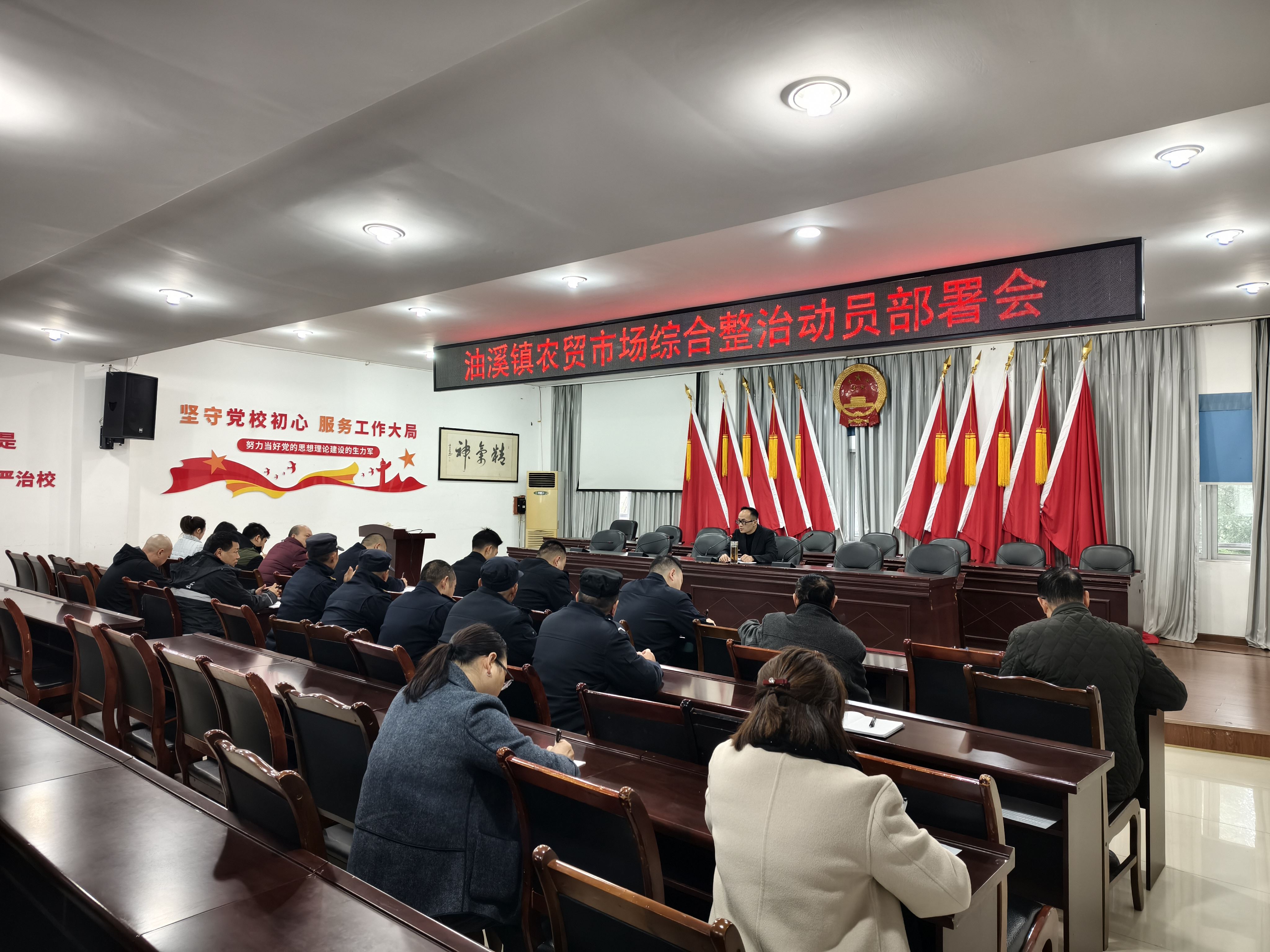 油溪镇开展农贸市场专项整治行动 擦亮民生“菜篮子”