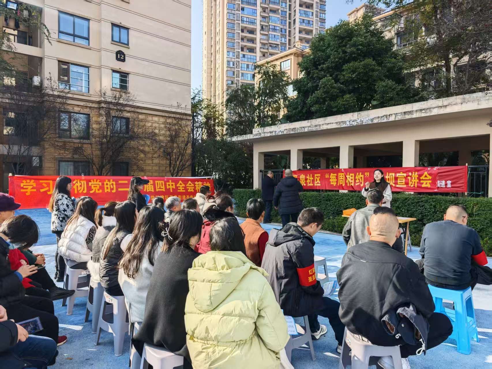 圣泉街道圣泉社区: “每周相约”院坝会,宣传服务再“加码”