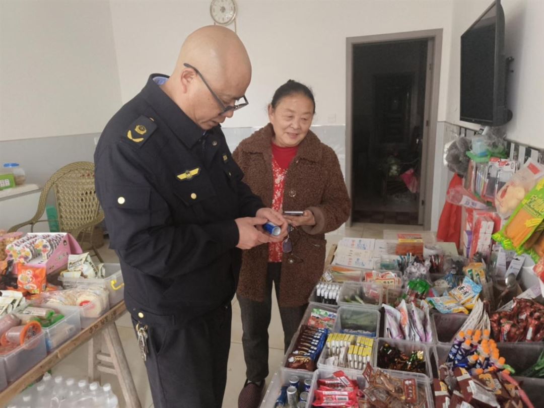 聚焦校园周边 严打食品违法乱象