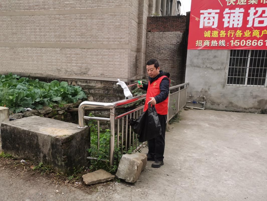 “双报到”党员进社区，社区焕新践初心