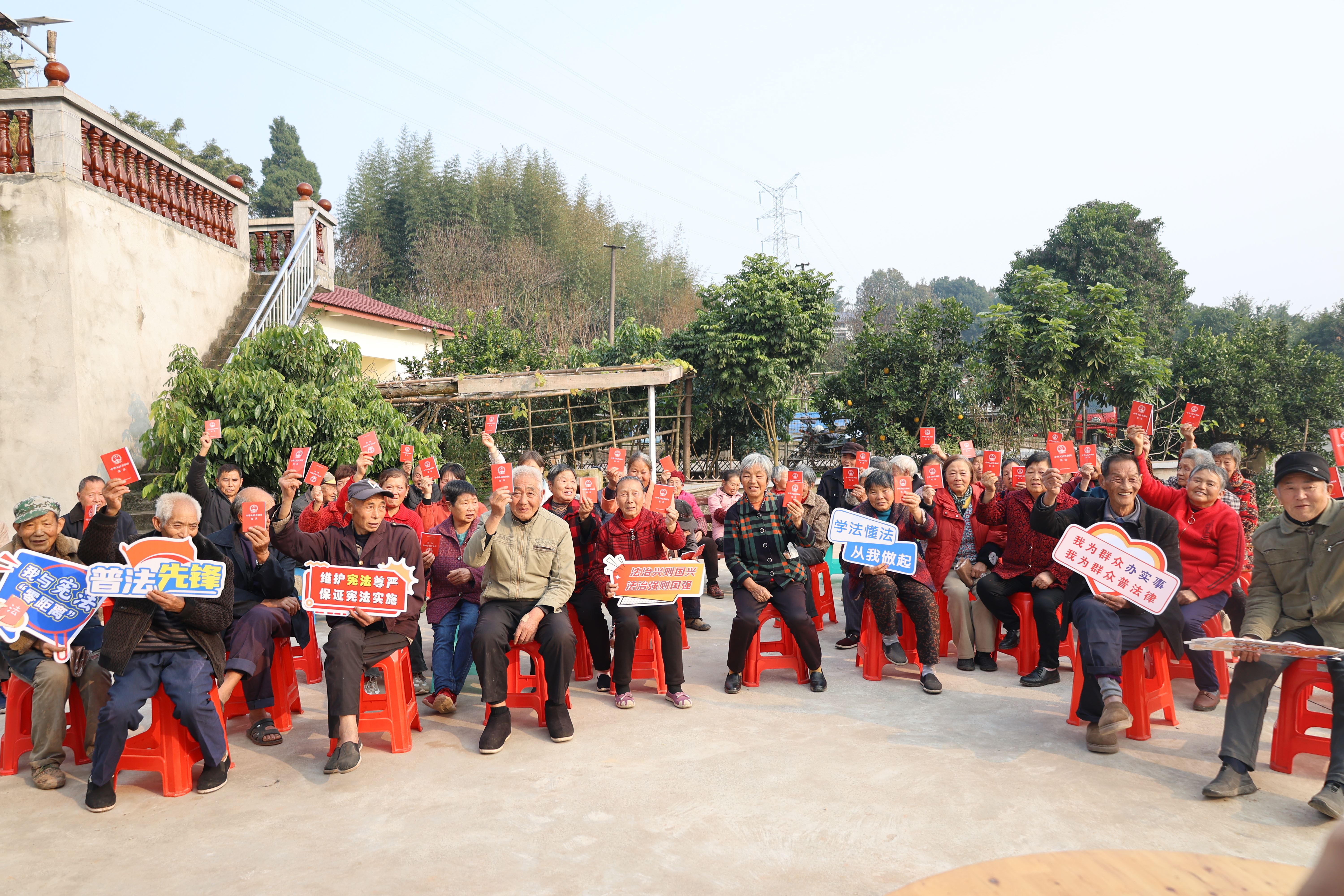 李市镇人大开展“宪法宣传周”活动 推动法治理念入脑入心