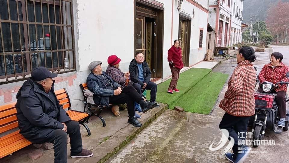 四面山镇冬至专项行动：入户宣传一氧化碳中毒预防措施 守护群众平安过冬