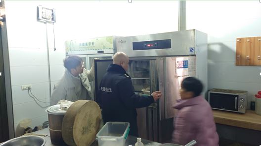 四面山市场监管所靠前服务 指导民宿农家乐规范经营