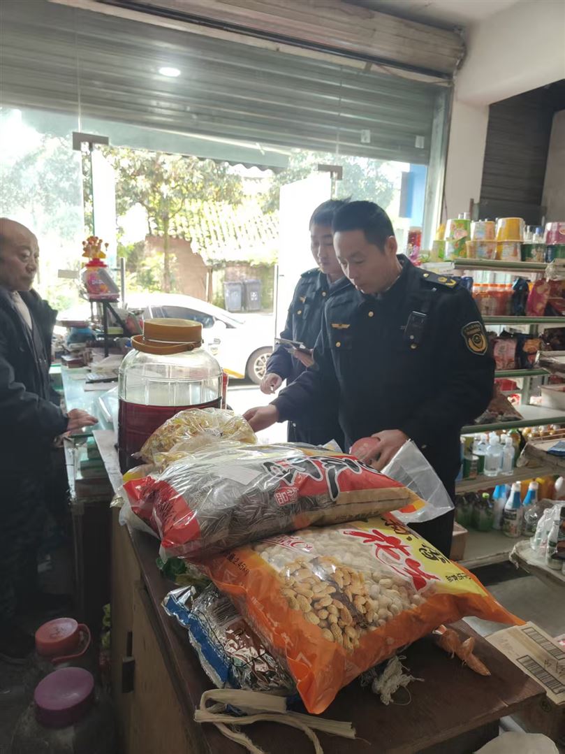 四面山市场监管所深化散装食品检查 聚焦高风险品类筑牢安全网