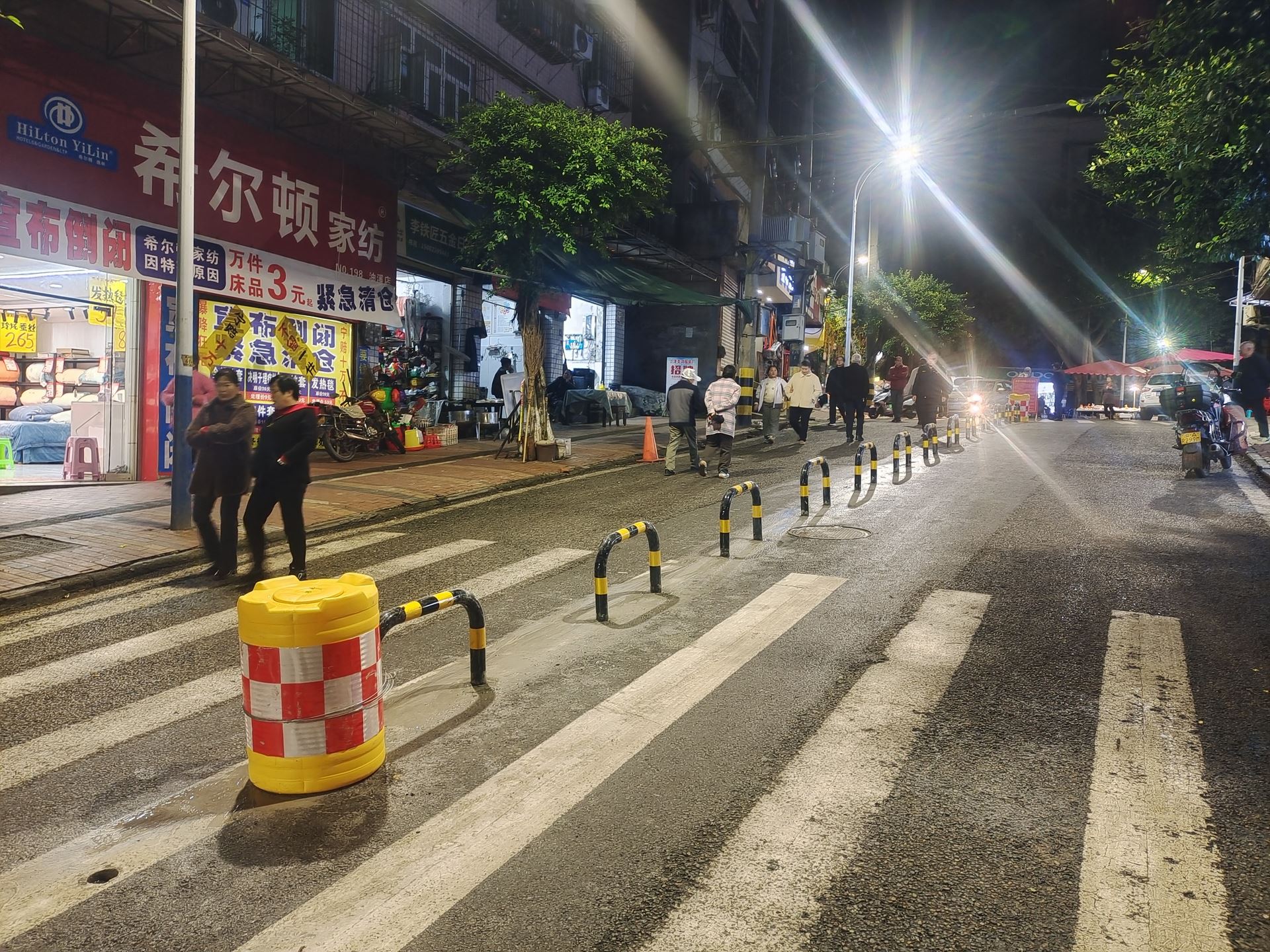 油溪镇：护栏“立”起来 秩序“好”起来