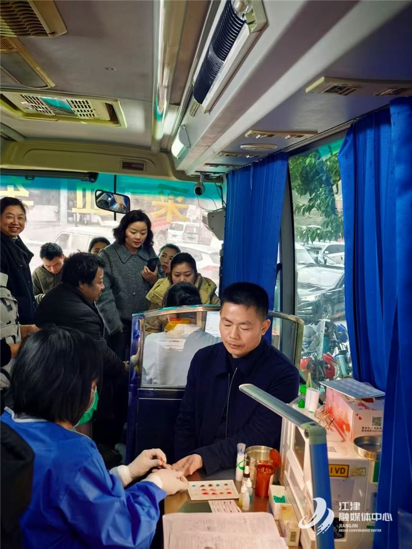 塘河镇:干群携手义务献血 54人成功献血12000毫升