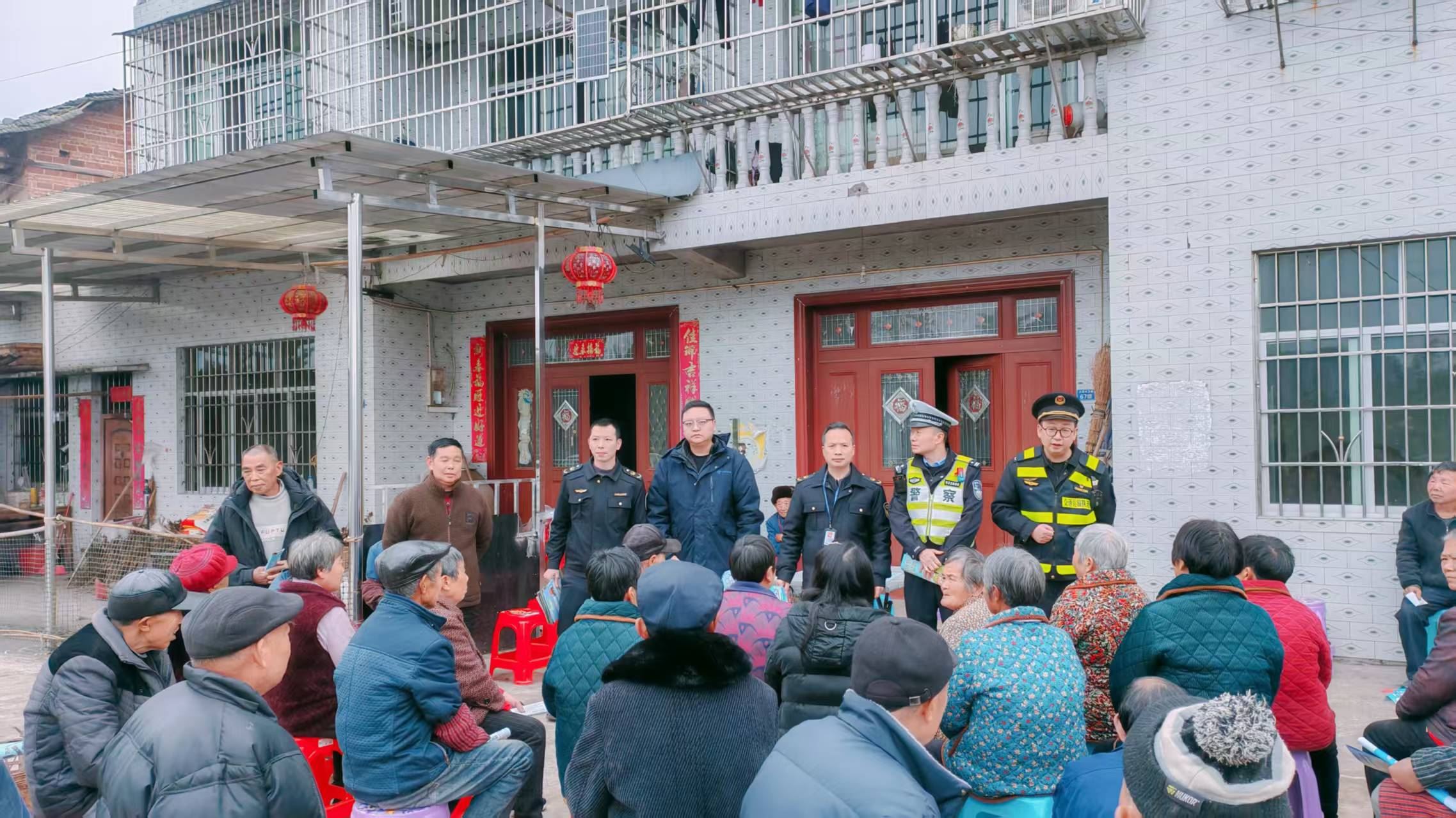 石蟆镇开展“行人禁入高速”安全宣传活动