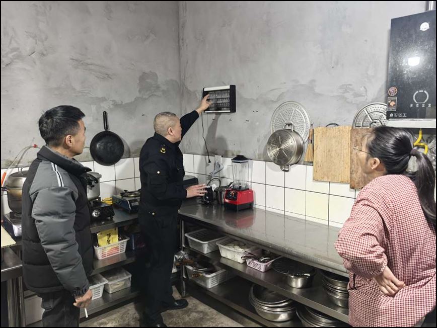 几江市场监管所聚焦八项整治 严把食品经营许可准入关