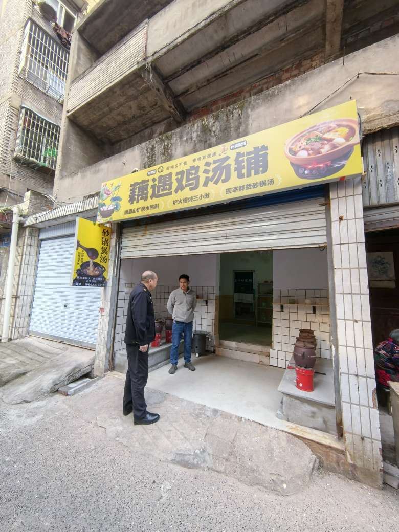 几江市场监管所雷霆出击 开展“净网”专项整治行动 ——直击无堂食外卖后厨 守护市民“舌尖上的安全”