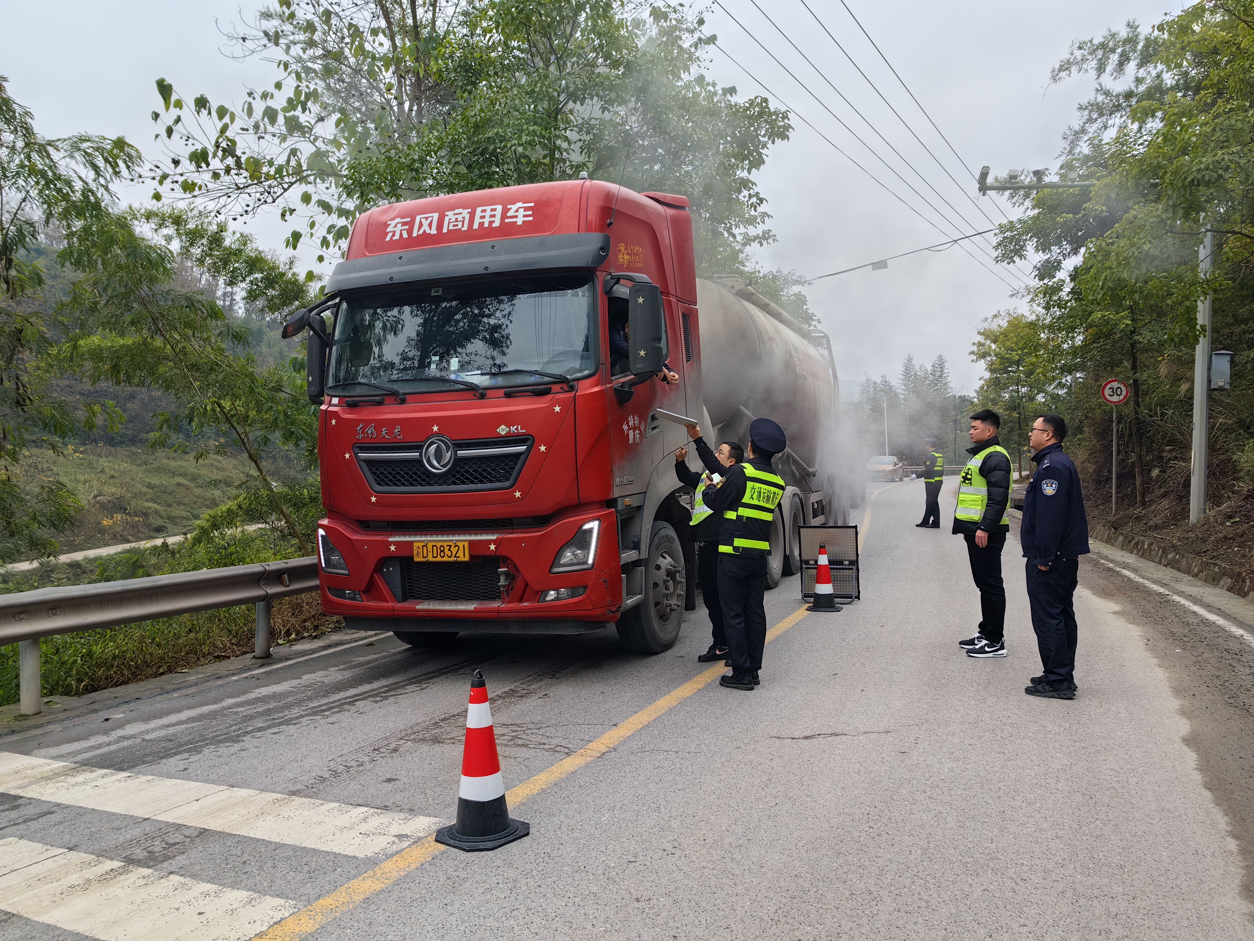 节前亮剑护平安！嘉平镇开展元旦前交通安全联合执法暨毒驾整治宣传行动