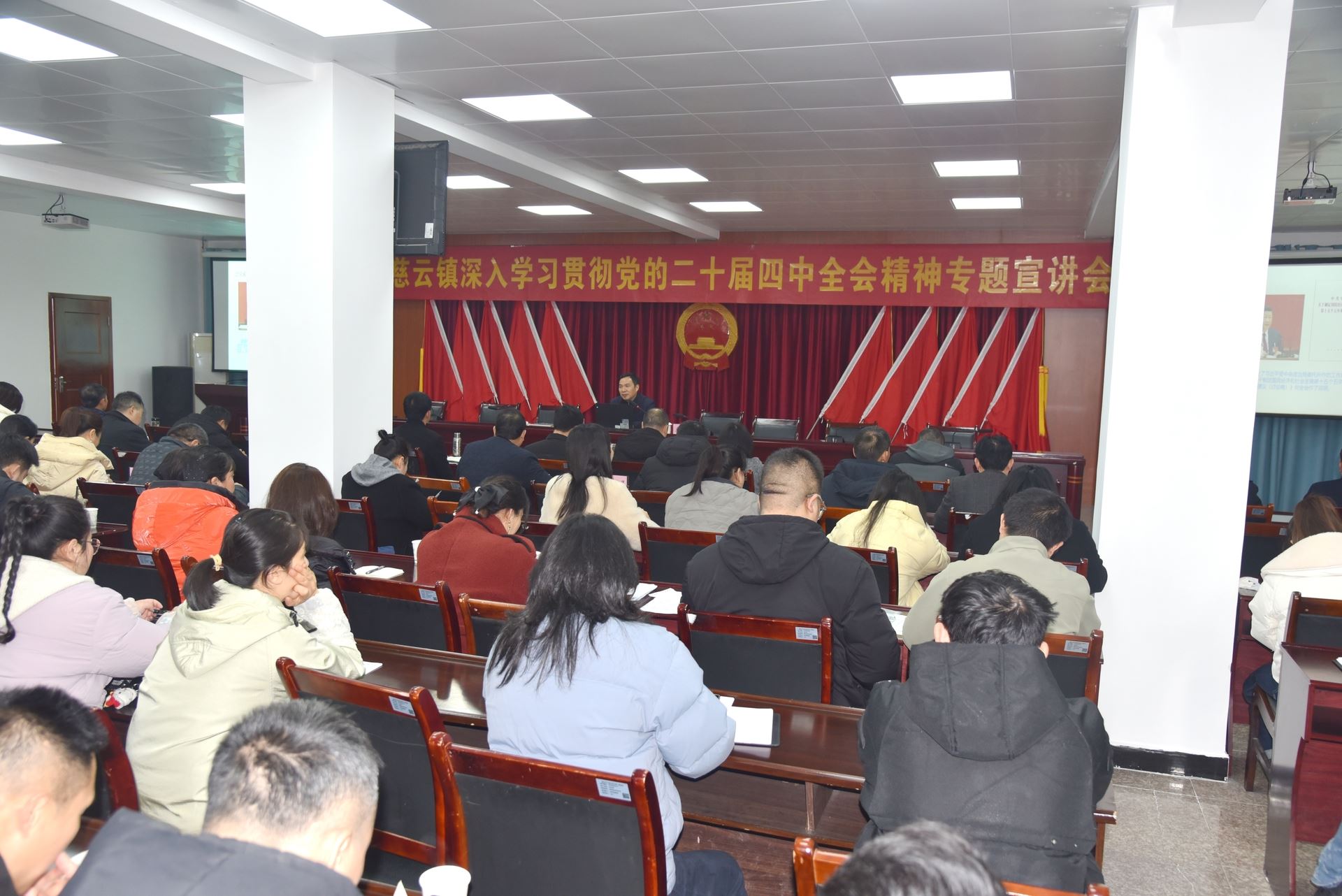 慈云镇组织开展党的二十届四中全会精神专题宣讲会