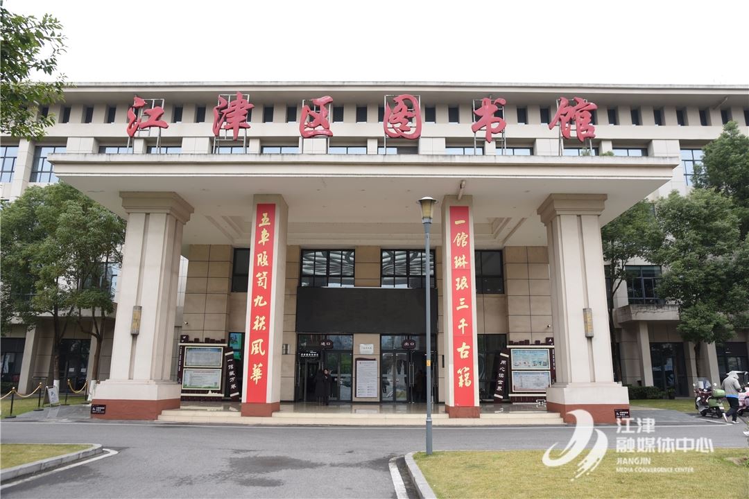 区图书馆展出楹联精品 传承“联圣”精神