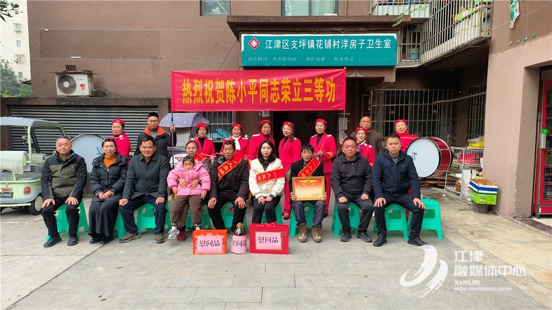 喜报登门传荣光 拥军优属暖人心 