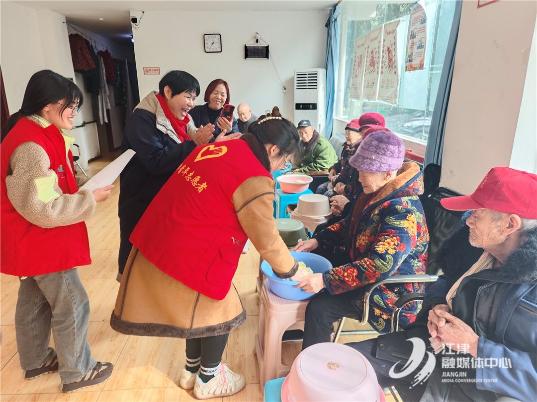 这碗腊八粥，甜入人心！