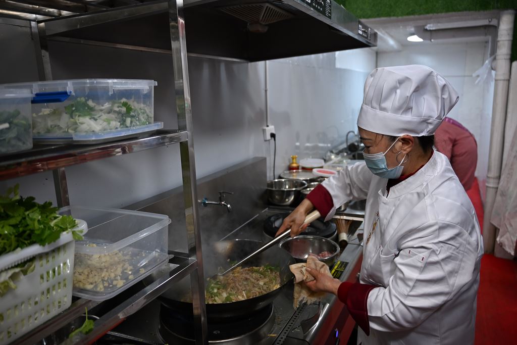 朱杨镇振兴社区老年食堂开业啦！