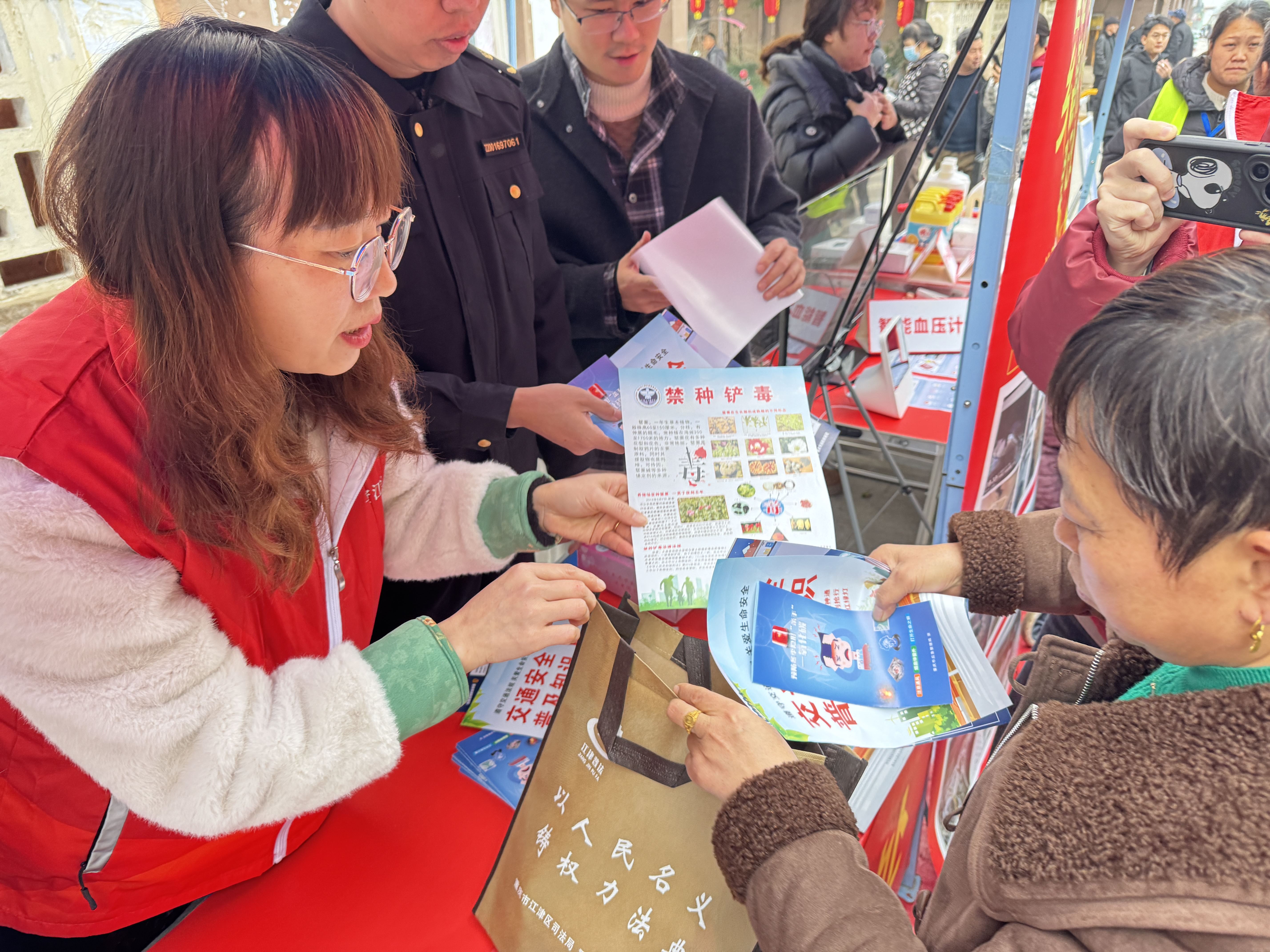 支坪镇：禁毒防毒齐参与 平安过节迎新春