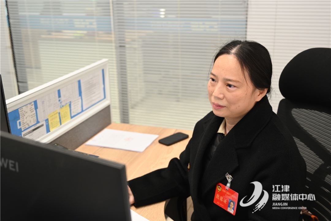 【委员风采】官龙利:坚守医保一线 履职服务为民