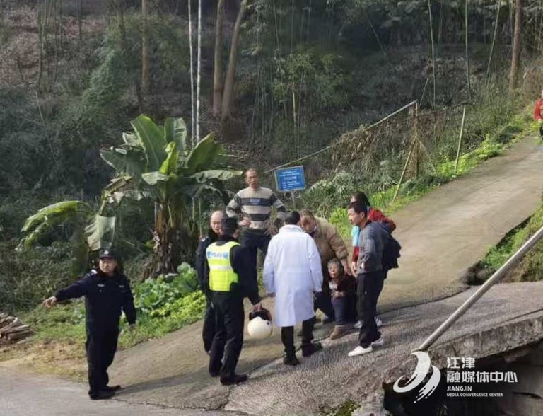 塘河镇：16小时昼夜搜寻 8旬走失老人平安找回