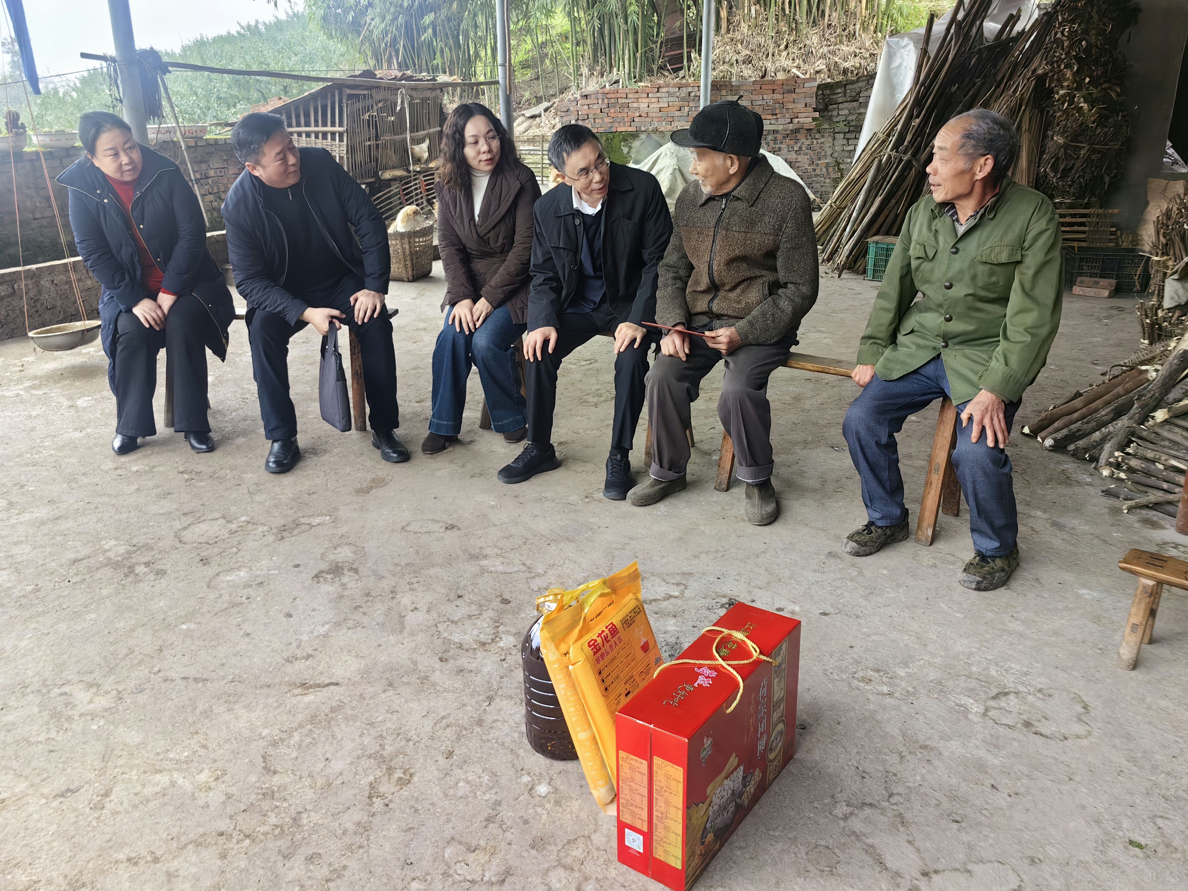 鼎山街道开展新年慰问走访活动